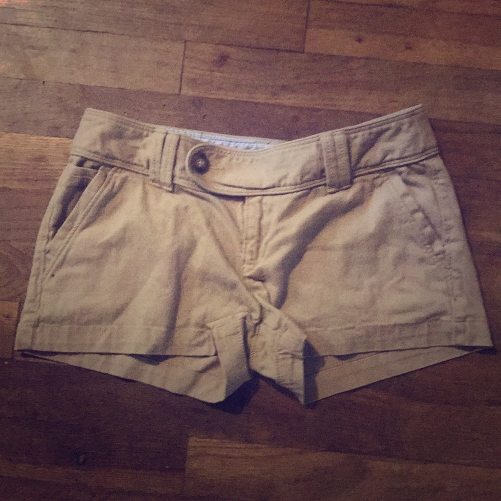 Khaki shorts that stretch